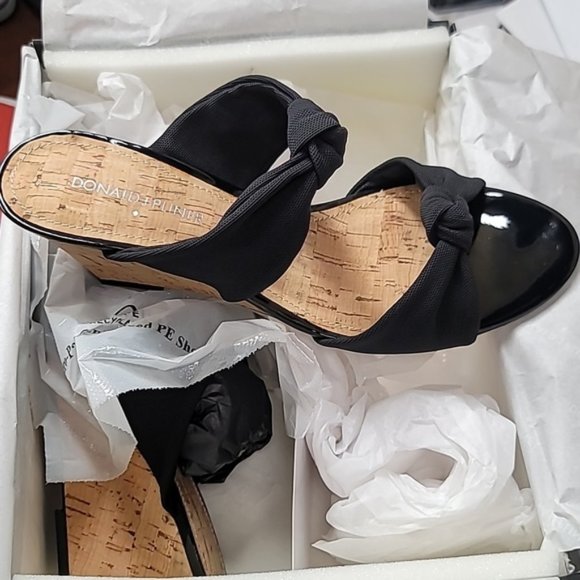 Donald J Pliner Pela Women's Knotted Wedge Slider - Picture 6 of 7